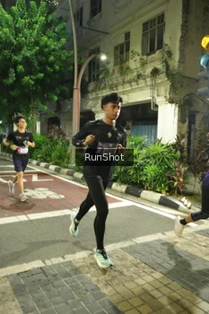Runner Photo 4210456