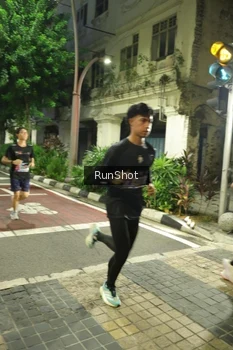 Runner Photo 4210457