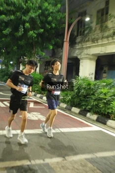 Runner Photo 4210464