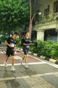 Runner Photo 4210465