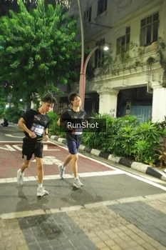 Runner Photo 4210466