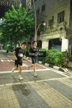 Runner Photo 4210467