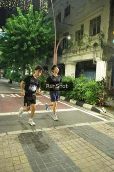 Runner Photo 4210468