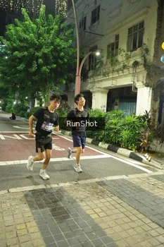 Runner Photo 4210471