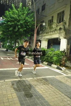 Runner Photo 4210472