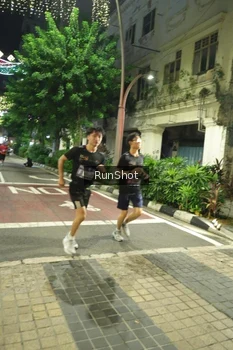 Runner Photo 4210473