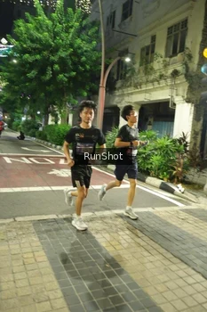 Runner Photo 4210476