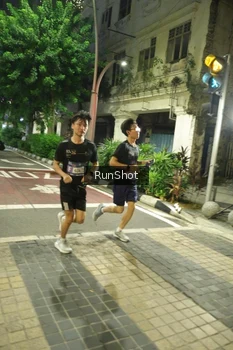 Runner Photo 4210480