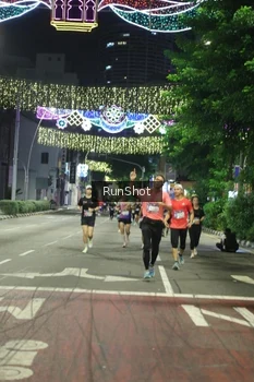 Runner Photo 4210493