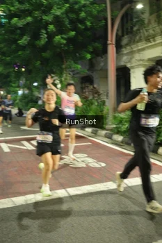 Runner Photo 4210572