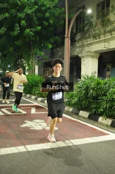 Runner Photo 4210707