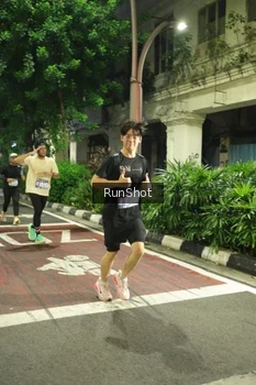 Runner Photo 4210710