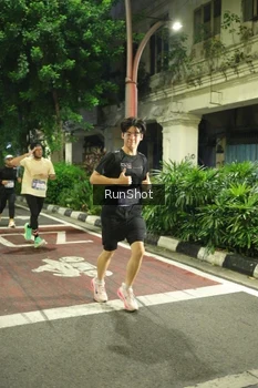 Runner Photo 4210711