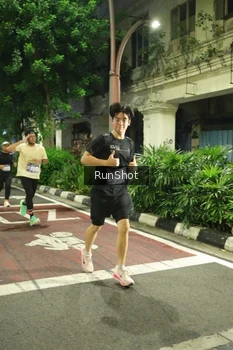 Runner Photo 4210712