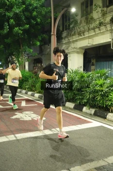 Runner Photo 4210714