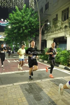 Runner Photo 4210810