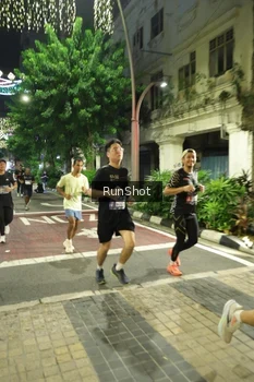 Runner Photo 4210812