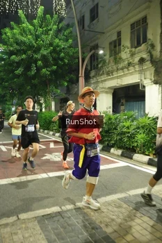 Runner Photo 4210815