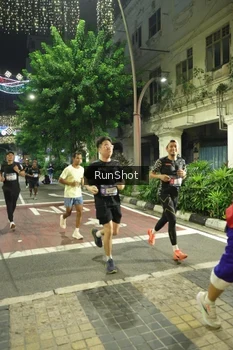 Runner Photo 4210819