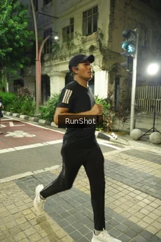 Runner Photo 4210853
