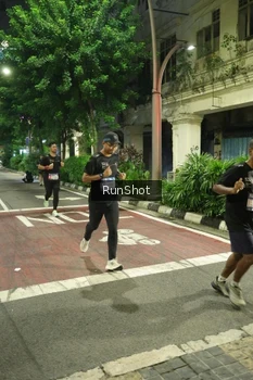 Runner Photo 4210873