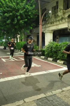 Runner Photo 4210876
