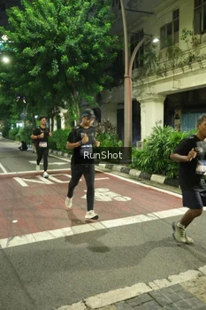 Runner Photo 4210877