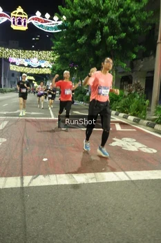 Runner Photo 4210971