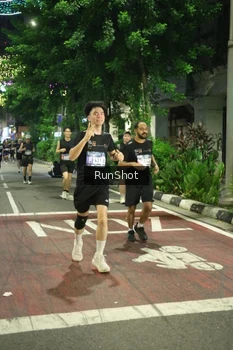 Runner Photo 4210977