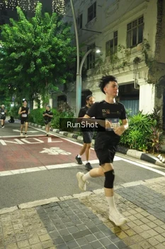 Runner Photo 4211000