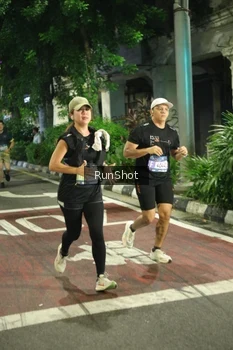 Runner Photo 4211052