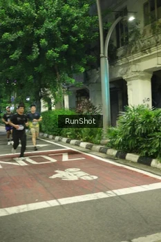 Runner Photo 4211072