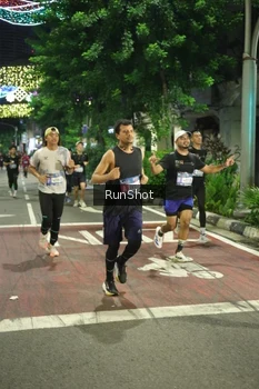 Runner Photo 4211100