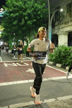 Runner Photo 4211126
