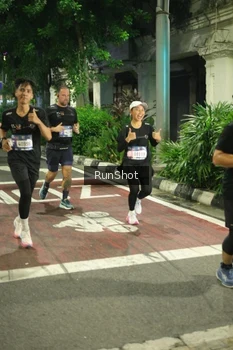 Runner Photo 4211170