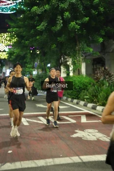 Runner Photo 4211240