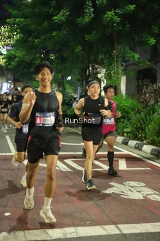 Runner Photo 4211251