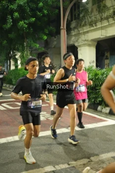 Runner Photo 4211271