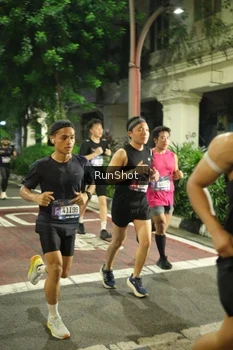 Runner Photo 4211275