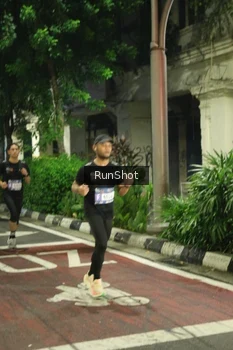 Runner Photo 4211302