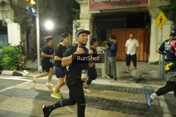 Runner Photo 4211363