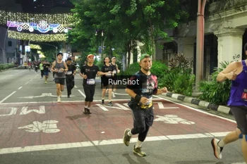 Runner Photo 4211423