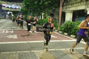 Runner Photo 4211425