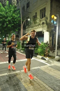 Runner Photo 4211429
