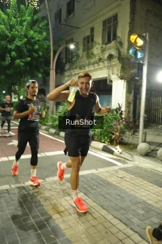 Runner Photo 4211440