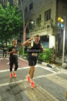 Runner Photo 4211446