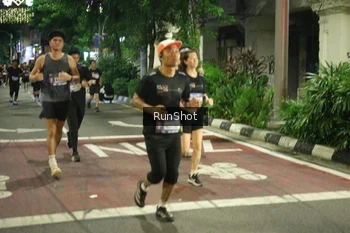 Runner Photo 4211465