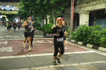 Runner Photo 4211472