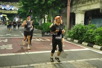 Runner Photo 4211473