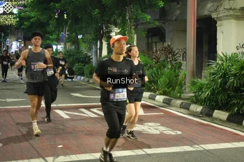 Runner Photo 4211475